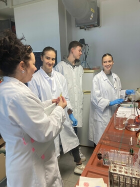 Bio Leistungskurs zu Besuch im ABI Lab