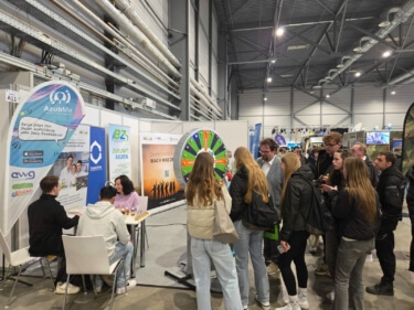 Messestand mit Glücksrad auf der Chance 2025 in Halle